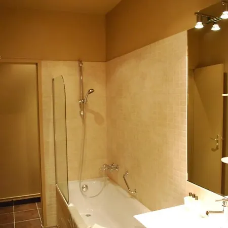 La Couronne Guest house